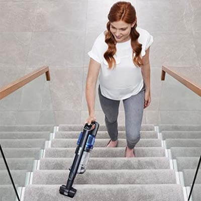 Limpiando unas escaleras